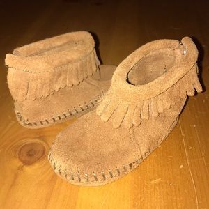Minnetonka Infant Suede Fringe Bootie